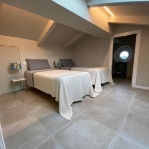 Cozy Hillview Room